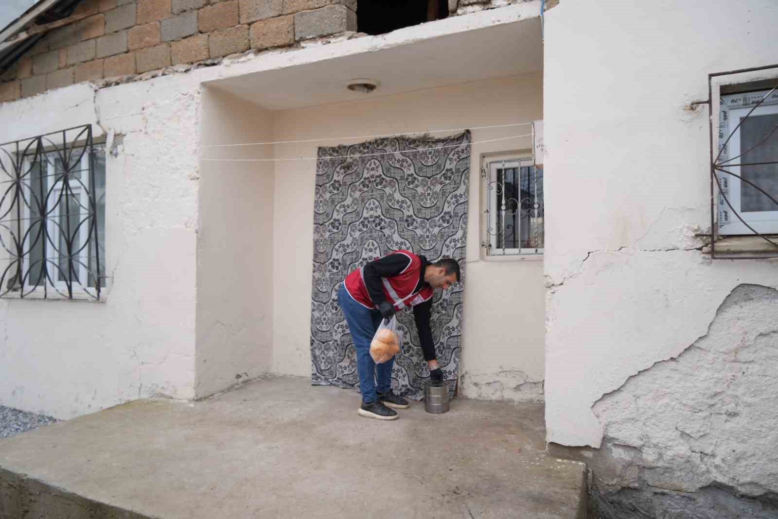 kizilaydan gunluk bin kisiye sicak yemek destegi 1