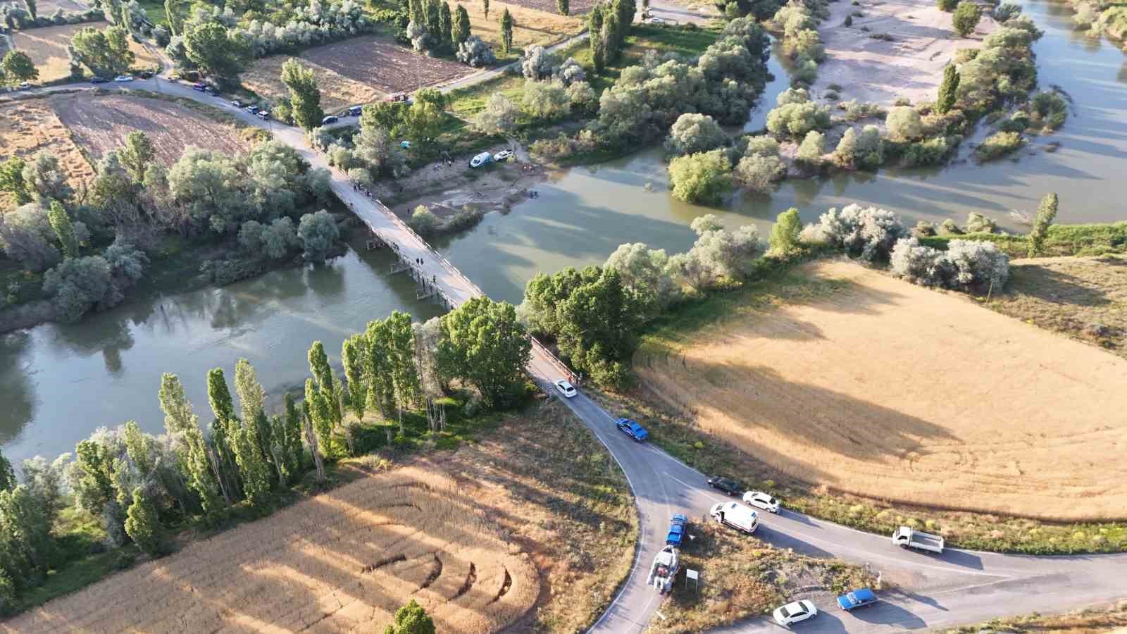 Kızılırmak Nehri’nde çırpınan çocuğunu kurtarmak için suya giren baba kayboldu 4 kizilirmak nehrinde cirpinan cocugunu kurtarmak icin suya giren baba kayboldu 0 GZPHGCJ4