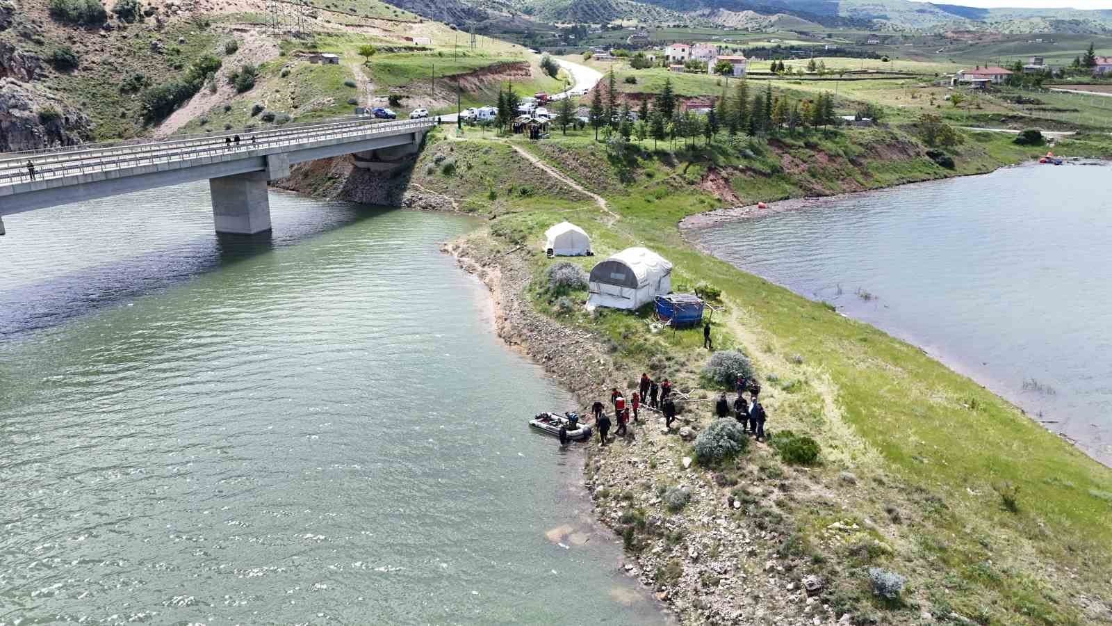 kizilirmaka dusen genci arama calismasi devam ediyor 0 LUgVStSL