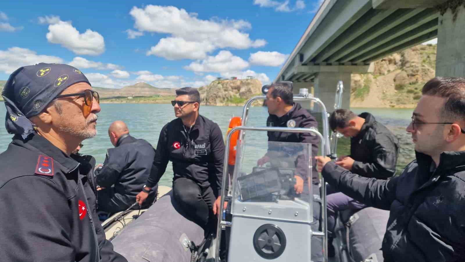 kizilirmaka dusen genci arama calismasi devam ediyor 2 gfOjmFjh
