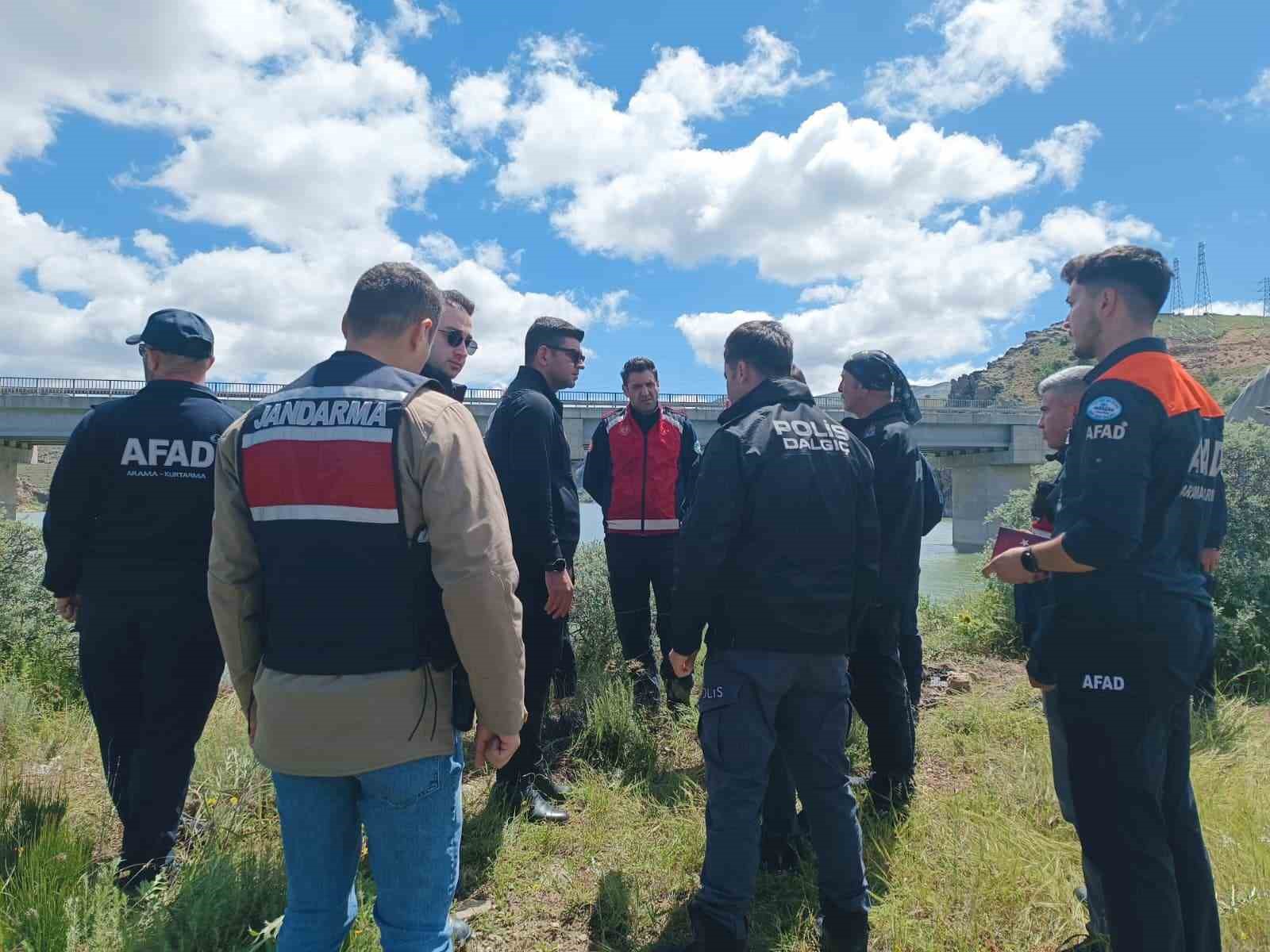 kizilirmaka dusen genci arama calismasi devam ediyor 3 Qe4iHBOq