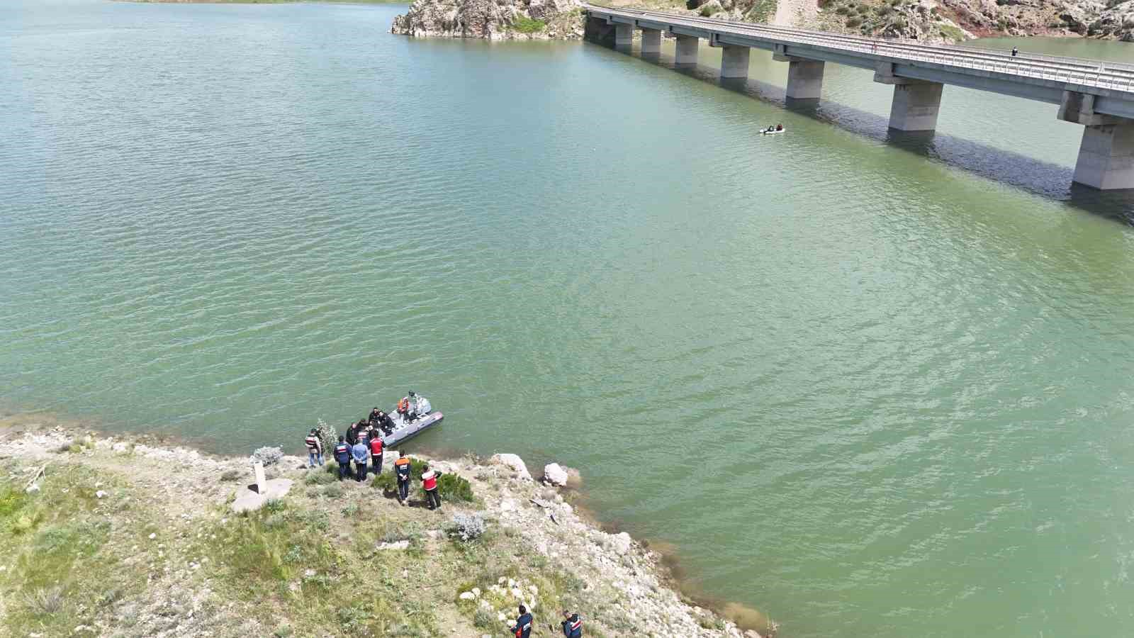 kizilirmaka dusen genci arama calismasi devam ediyor 4