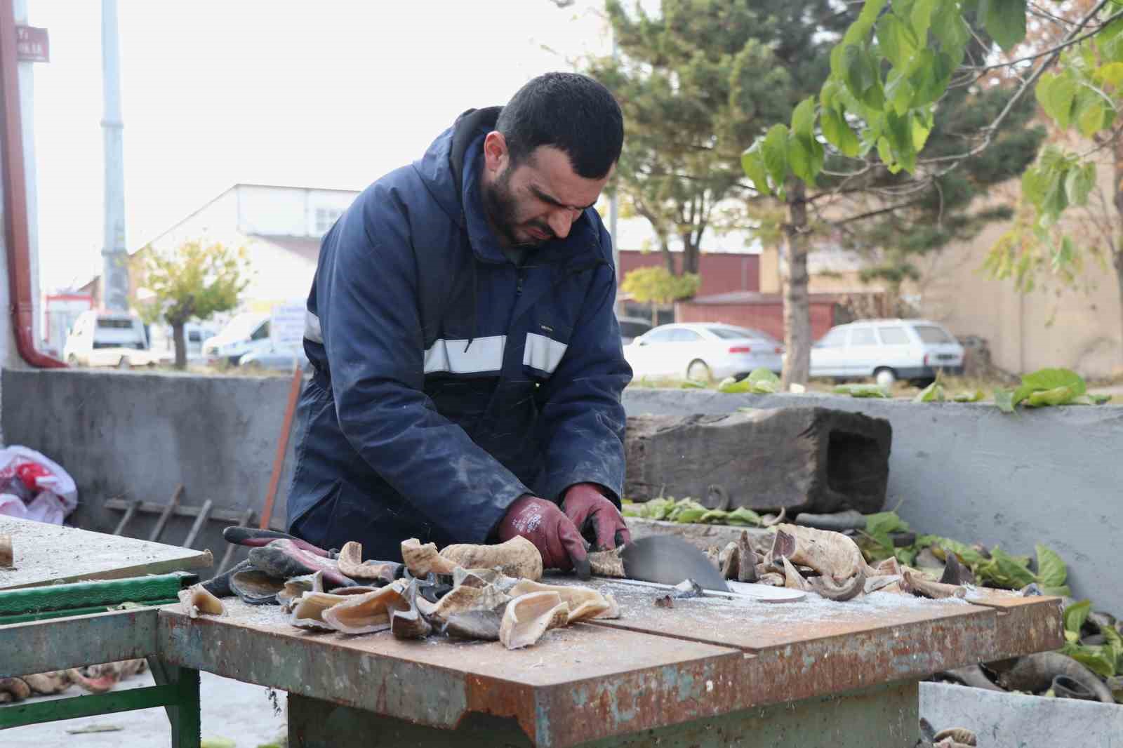 kizimin yuzunu unuttum dedi fabrikasyona karsi yuz yillik gelenekle ayakta duruyor 1 ZwJiXpzU