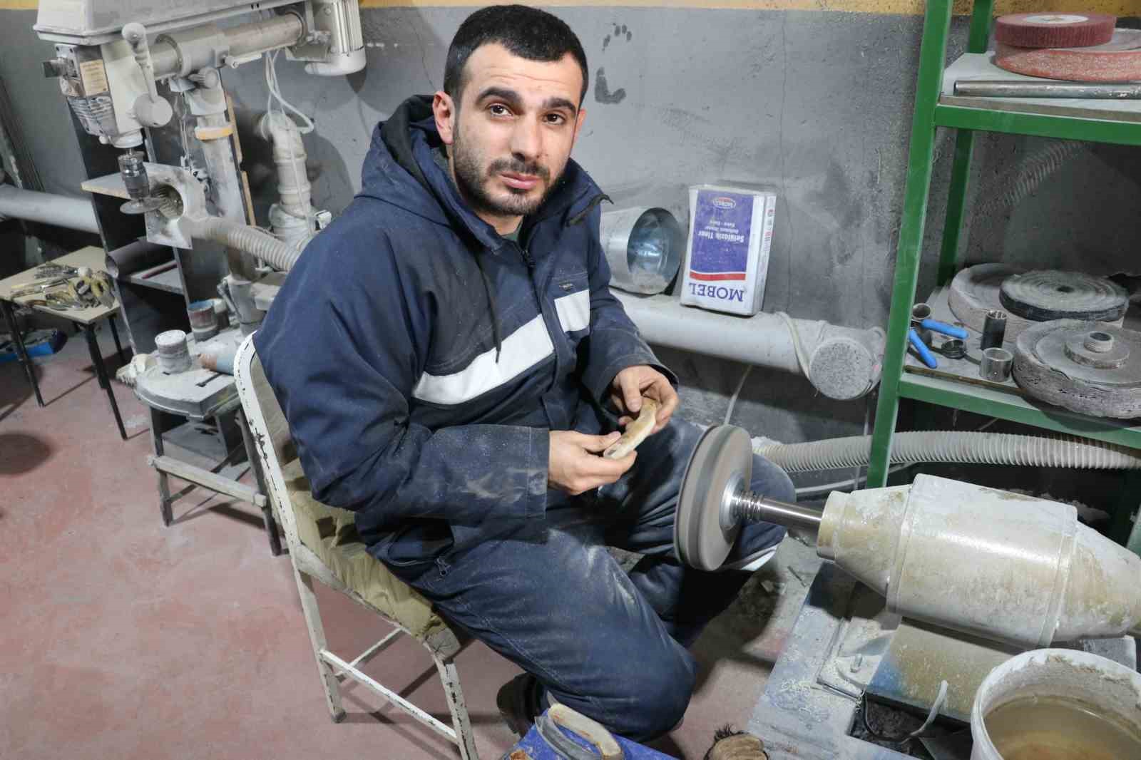 kizimin yuzunu unuttum dedi fabrikasyona karsi yuz yillik gelenekle ayakta duruyor 5 HnIhJTwM