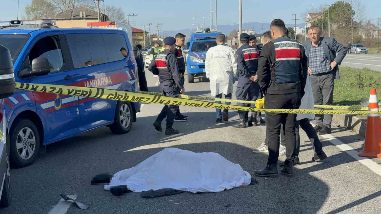 Kızına kahvaltıya giderken feci son: Kaza anı güvenlik kamerasında 4 kizina kahvaltiya giderken feci son kaza ani guvenlik kamerasinda 0 4BGXDWAb