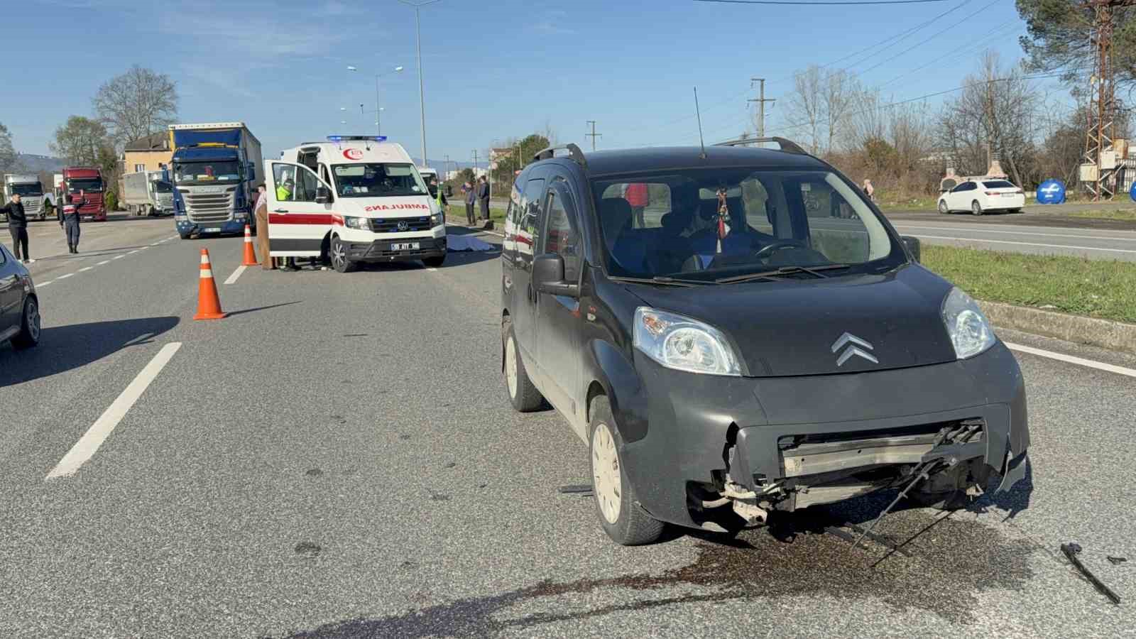 Kızına kahvaltıya giderken feci son: Kaza anı güvenlik kamerasında 9 kizina kahvaltiya giderken feci son kaza ani guvenlik kamerasinda 5 hdaImUd8