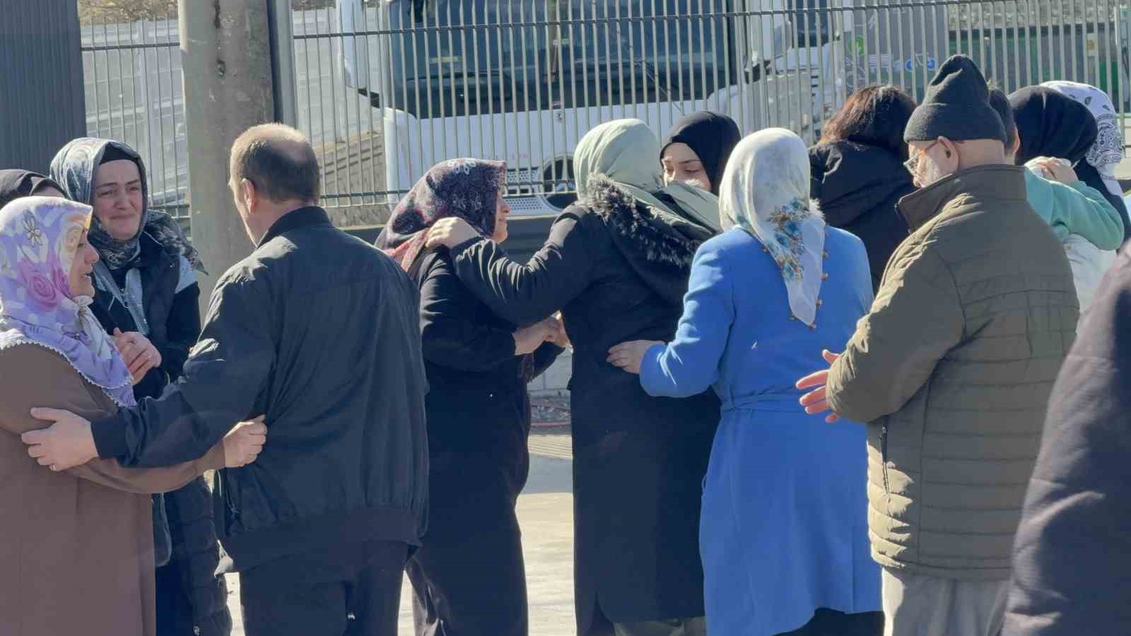 Kızına kahvaltıya giderken feci son: Kaza anı güvenlik kamerasında 12 kizina kahvaltiya giderken feci son kaza ani guvenlik kamerasinda 8 6w8muAdq