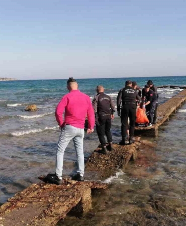 kizkalesinde-denize-giren-genc-boguldu-8ANlPXcH.jpg