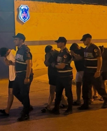 kizkalesinde-kimlik-gostermek-yerine-polise-karsi-gelen-4-supheli-tutuklandi-T8zQtWcy.jpg