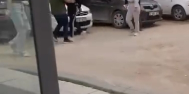 kizlarin-kavgasini-ayiran-vatandaslara-bicakla-saldirdi-RY2xjzcs.jpg