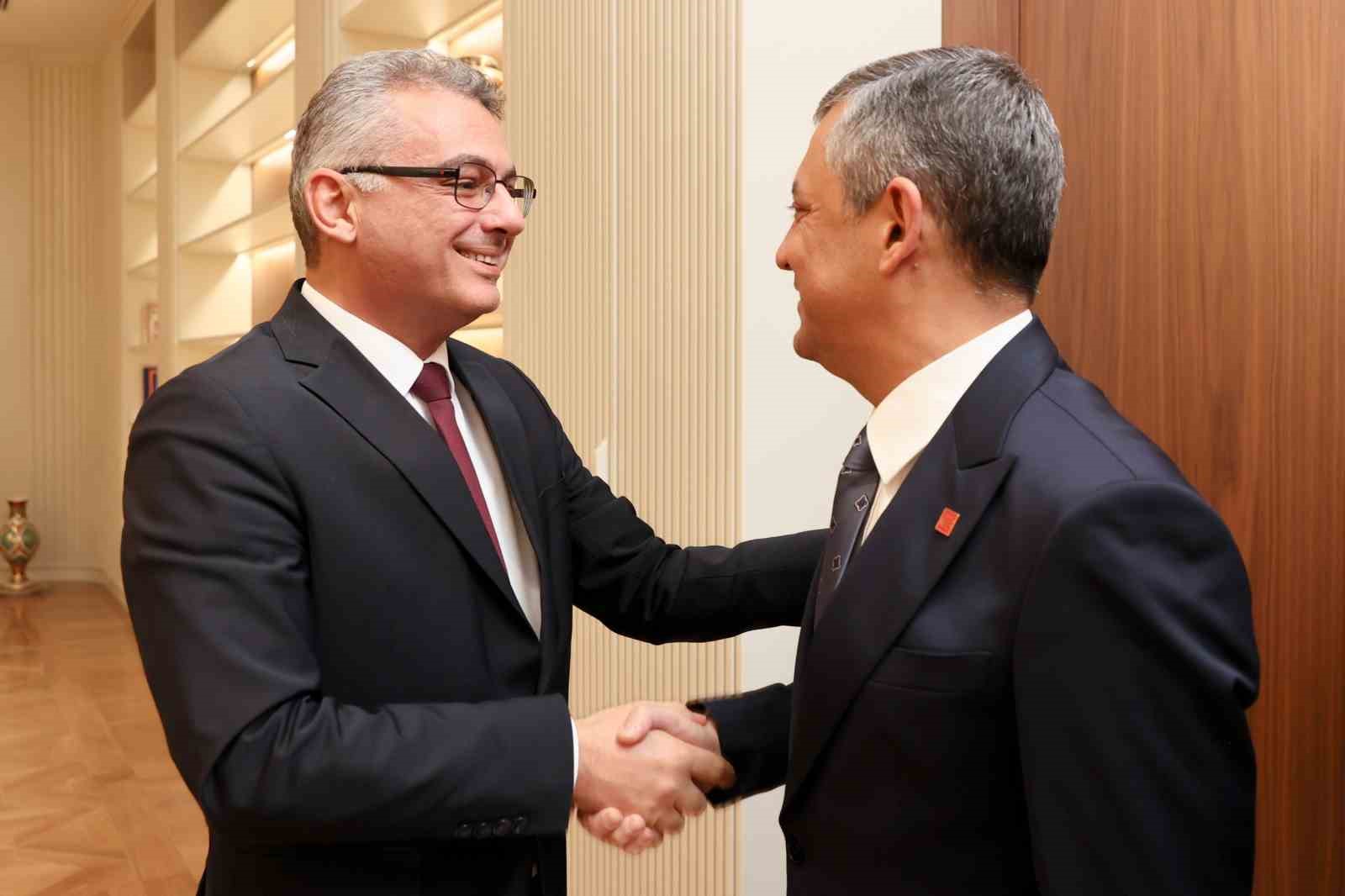 kktc cumhurbaskani erhurman chp genel baskani ozeli kabul etti 2 pEJ1sqMf