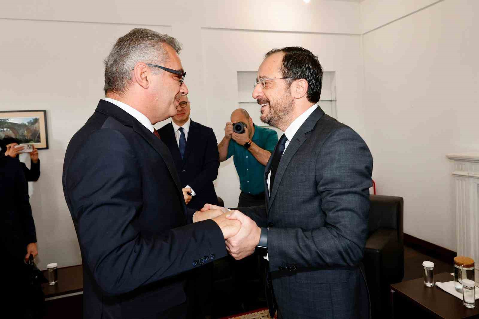 kktc cumhurbaskani erhurman ile gkry lideri hristodulidis ilk kez bir araya geldi 5 ZAwIfe9d