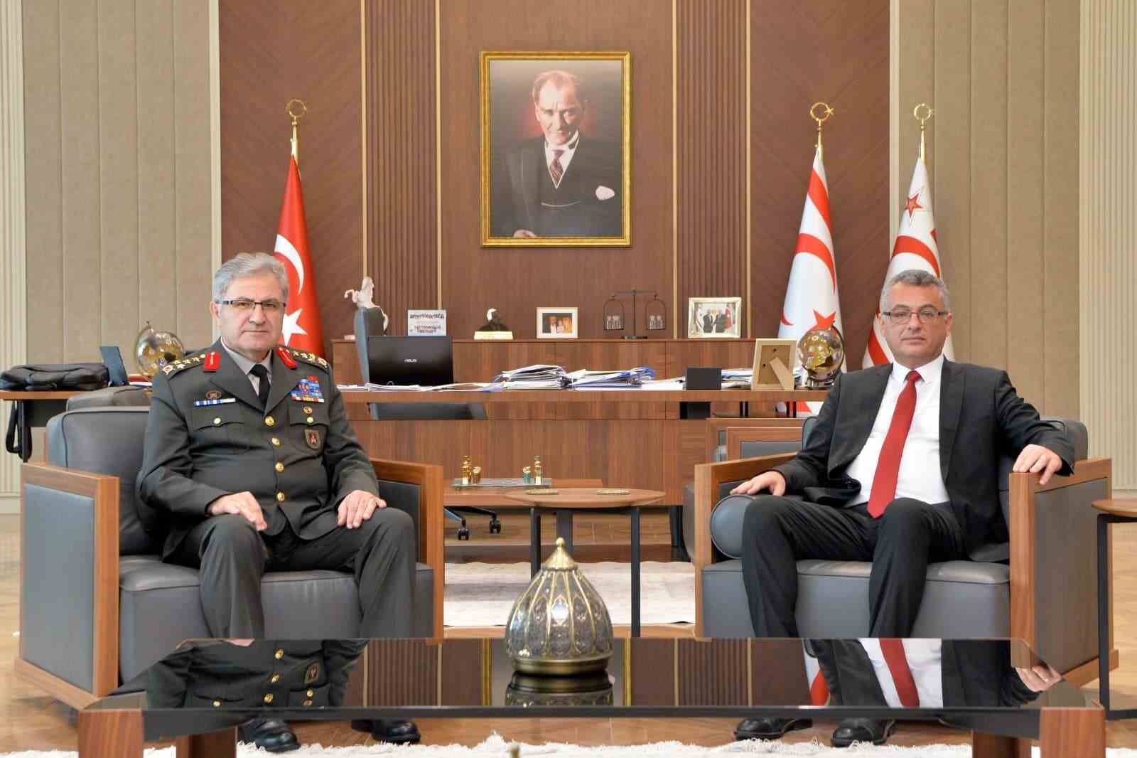 KKTC Cumhurbaşkanı Erhürman, Kara Kuvvetleri Komutanı Orgeneral Tokel ile görüştü 4 kktc cumhurbaskani erhurman kara kuvvetleri komutani orgeneral tokel ile gorustu 0 5HsJLRML