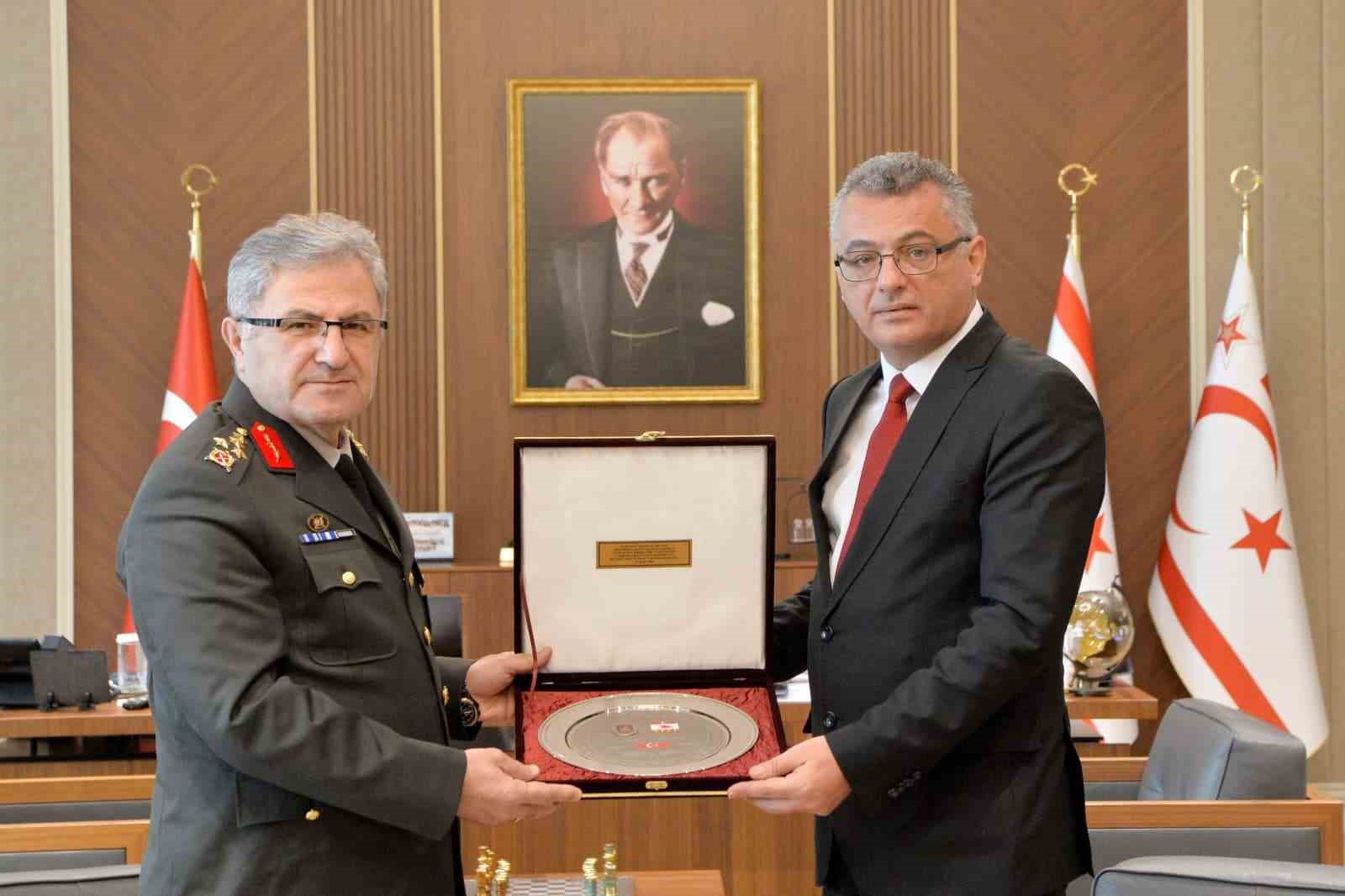 KKTC Cumhurbaşkanı Erhürman, Kara Kuvvetleri Komutanı Orgeneral Tokel ile görüştü 5 kktc cumhurbaskani erhurman kara kuvvetleri komutani orgeneral tokel ile gorustu 1 tLfWzMSe