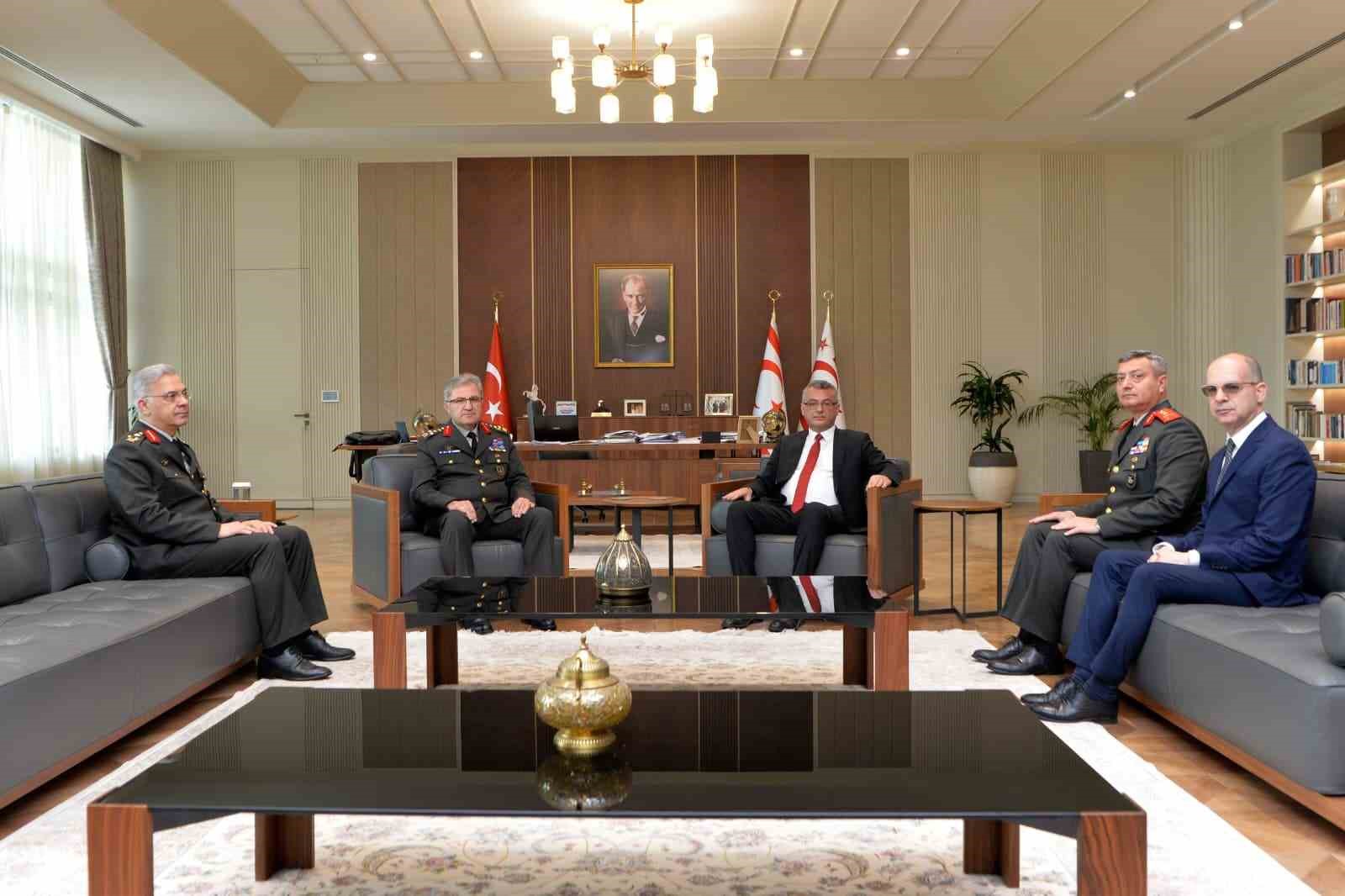 KKTC Cumhurbaşkanı Erhürman, Kara Kuvvetleri Komutanı Orgeneral Tokel ile görüştü 7 kktc cumhurbaskani erhurman kara kuvvetleri komutani orgeneral tokel ile gorustu 3 89cmKQsM