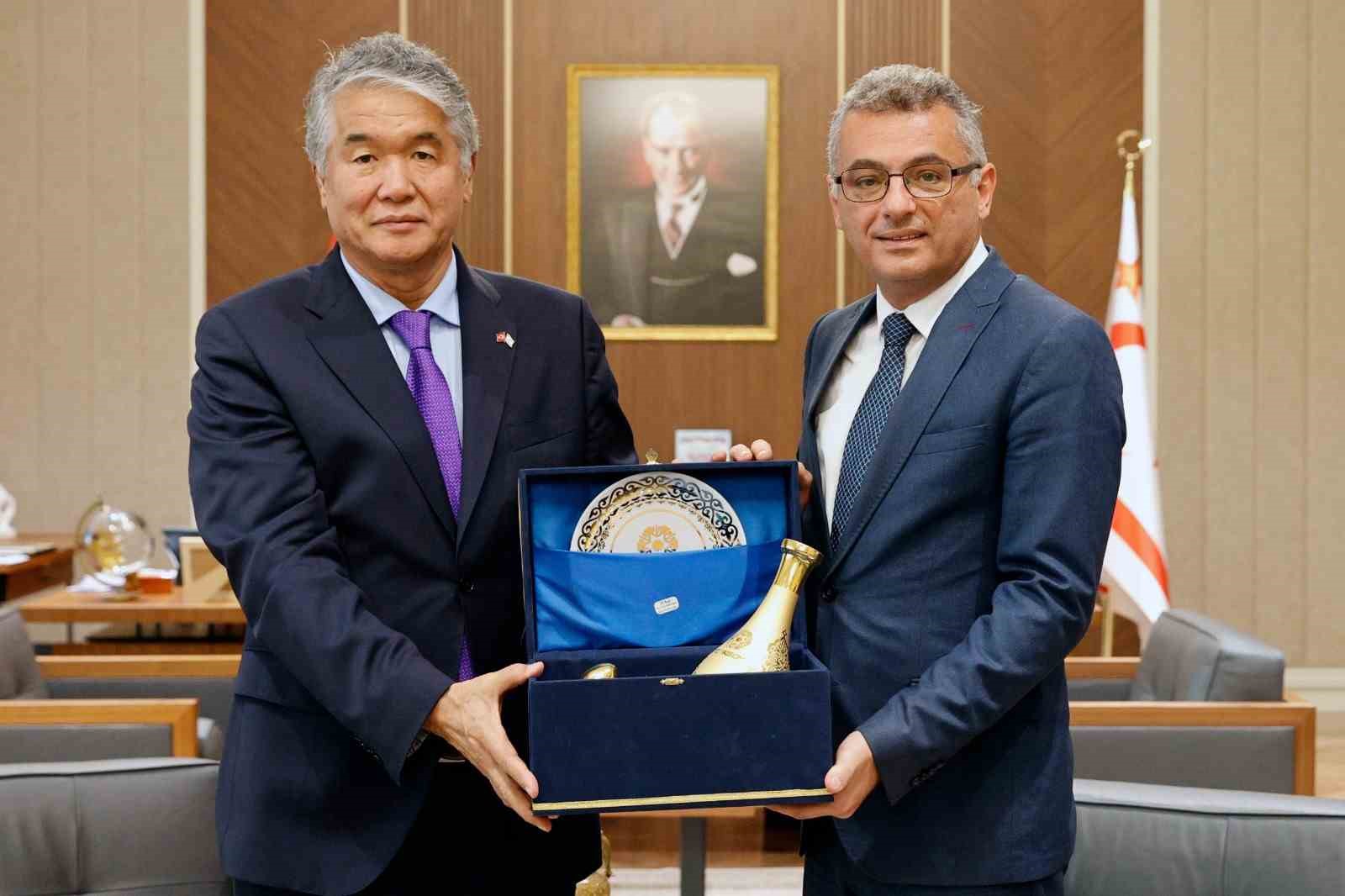 kktc cumhurbaskani erhurman turksoy genel sekreteri raevi kabul etti 1 hPky9VEw