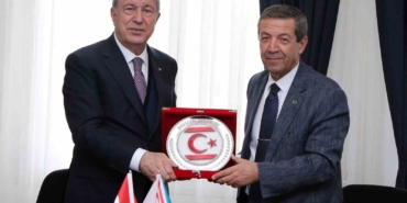 kktc-disisleri-bakani-ertugruloglu-tbmm-milli-savunma-komisyonu-baskani-akar-ile-gorustu-j6Yk9LtQ.jpg