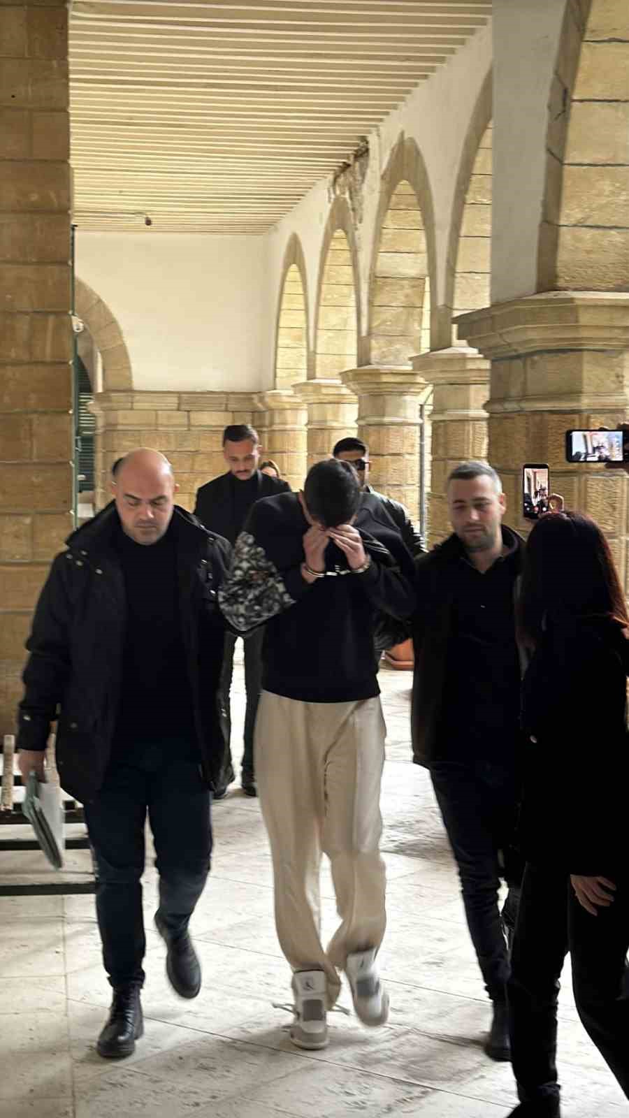 KKTC’de otomobil galerisinin kurşunlamasında zanlılara 7’şer gün tutukluluk 4 kktcde otomobil galerisinin kursunlamasinda zanlilara 7ser gun tutukluluk 0 gOCKpzhu
