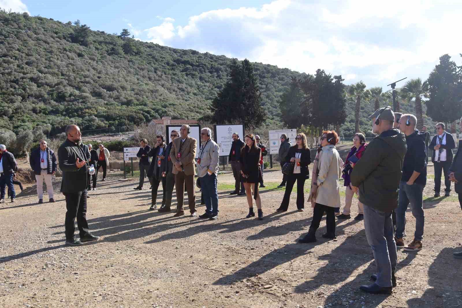 Klaros Antik Kenti, Saya Holding’in sponsorluğunda gün yüzüne çıkıyor 11 klaros antik kenti saya holdingin sponsorlugunda gun yuzune cikiyor 7 AQeRTdjn