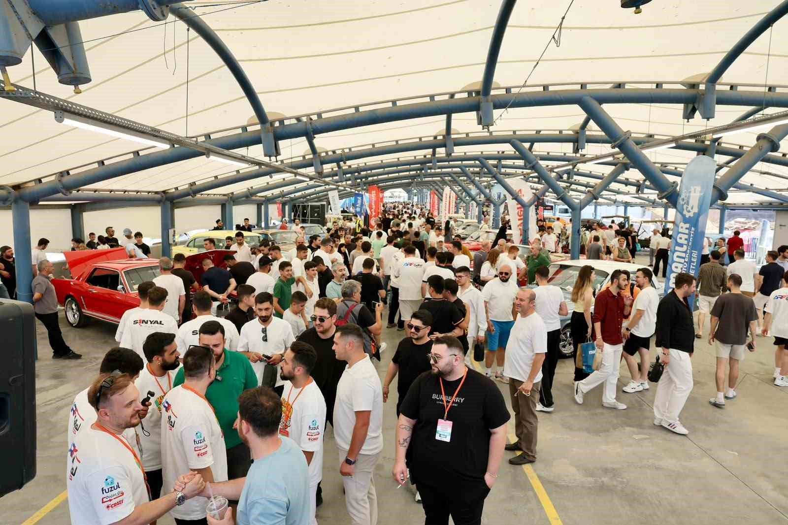 Klasik otomobil tutkunları Küçükçekmece’de 2’inci kez bir araya geldi 5 klasik otomobil tutkunlari kucukcekmecede 2inci kez bir araya geldi 1 vUT8L6N3