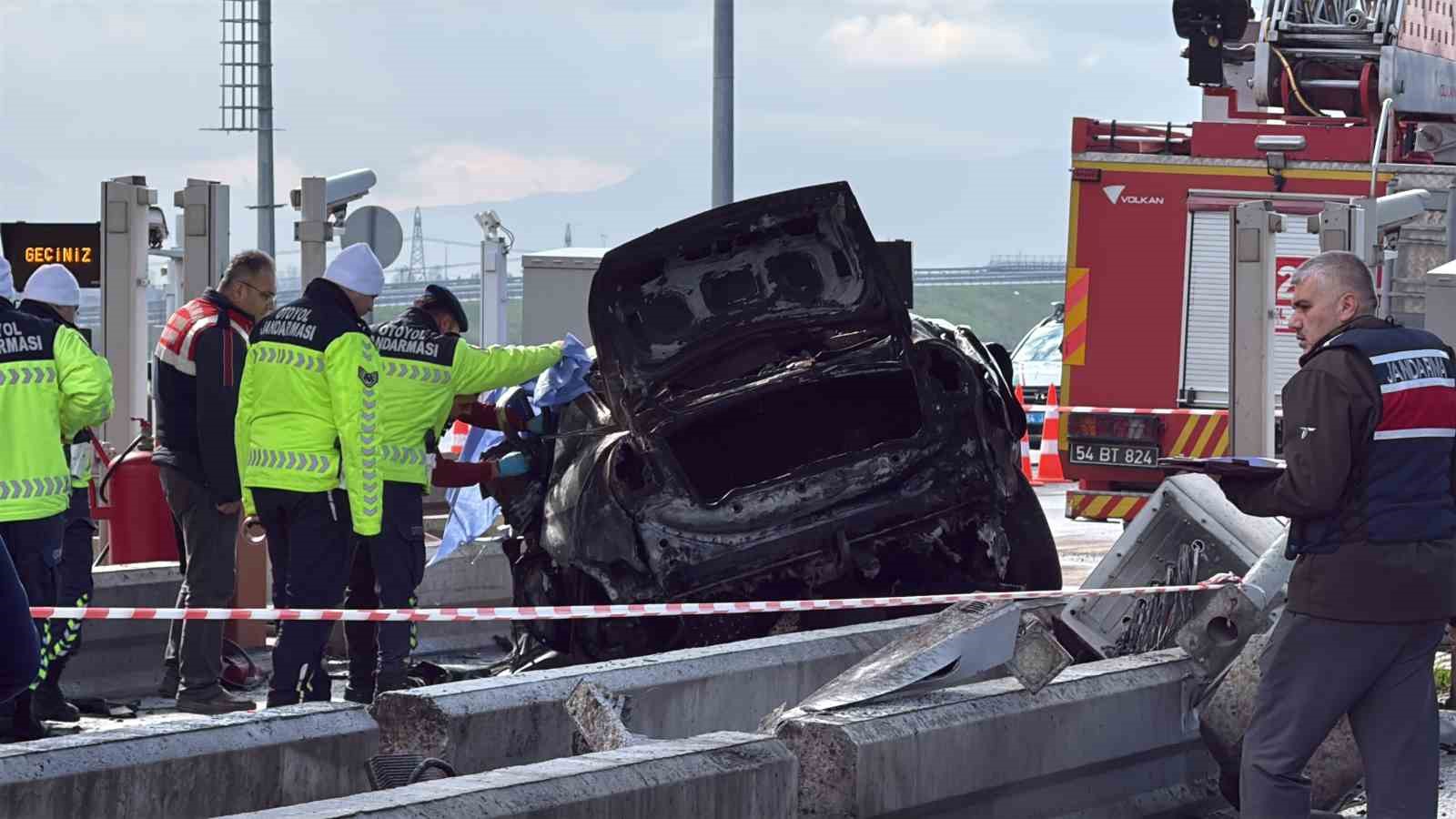 kmoda feci kaza bariyerlere carpti alev aldi surucu olay yerinde hayatini kaybetti 1 q27OEIKy