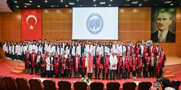 kmude-tip-bayrami-ve-beyaz-onluk-giyme-toreni-duzenlendi-9ita2EJx.jpg