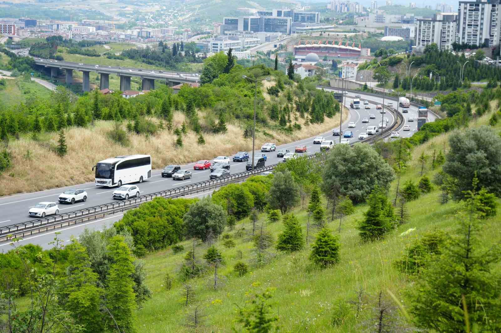 Kocaeli geçişinde Anadolu’dan Avrupa’ya bayram dönüş trafiği akıcı ilerliyor 4 kocaeli gecisinde anadoludan avrupaya bayram donus trafigi akici ilerliyor 0 Ue9WkZKJ