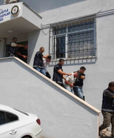 kocaeli-merkezli-3-ilde-gocmen-kacakciligi-operasyonu-9-tutuklama-XyUq69ej.jpg