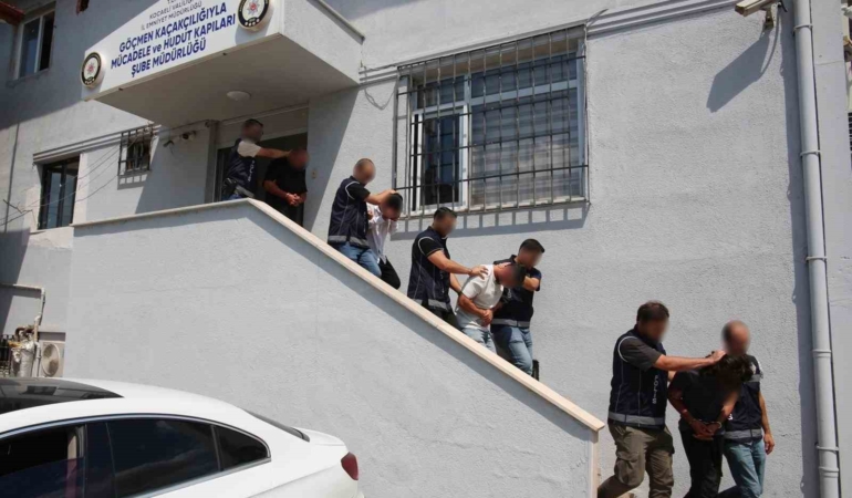 kocaeli-merkezli-3-ilde-gocmen-kacakciligi-operasyonu-9-tutuklama-XyUq69ej.jpg