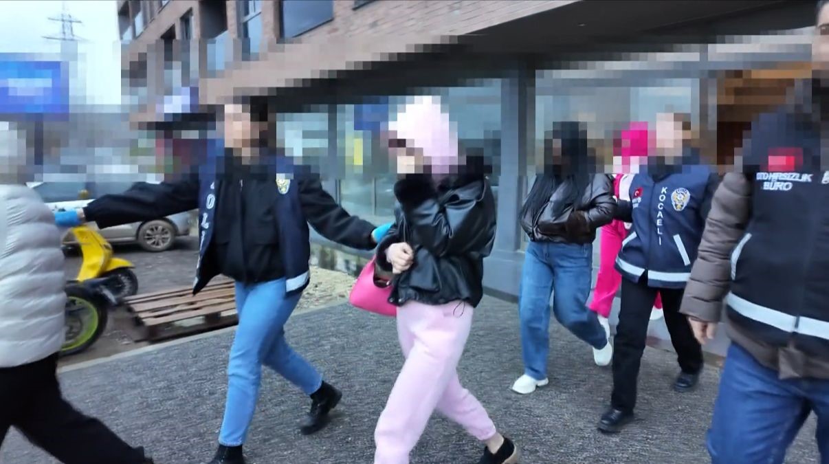 kocaeli merkezli fuhus operasyonunda 12 kisi gozaltina alindi 14 kadin kurtarildi 3 GTWwvMp8