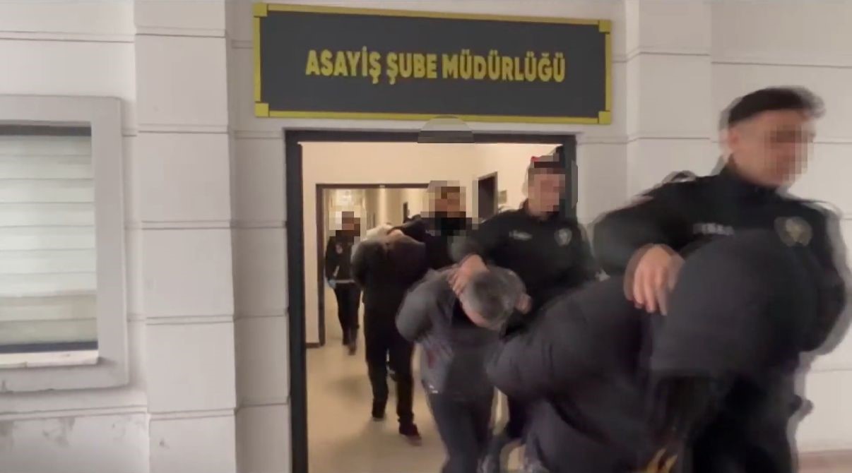 kocaeli merkezli fuhus operasyonunda 12 kisi gozaltina alindi 14 kadin kurtarildi 6 ZHggO6E3
