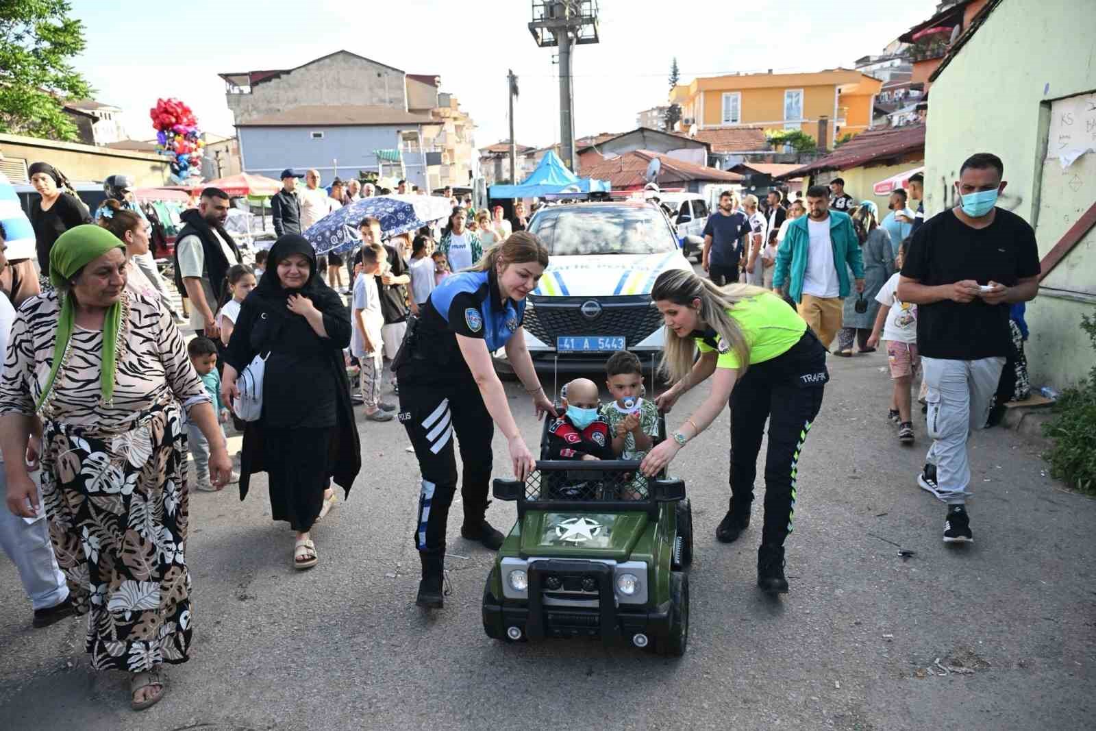 kocaeli polisinden losemi hastasi minik halimeye bayram surprizi 0 mmlUpIAL