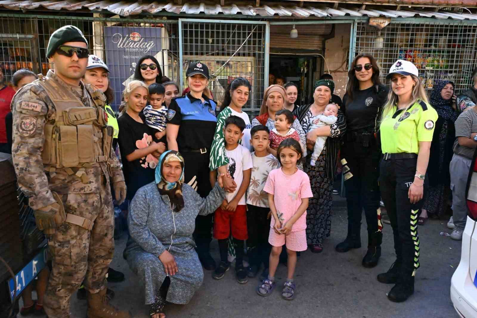 kocaeli polisinden losemi hastasi minik halimeye bayram surprizi 5 WAHY7Ass