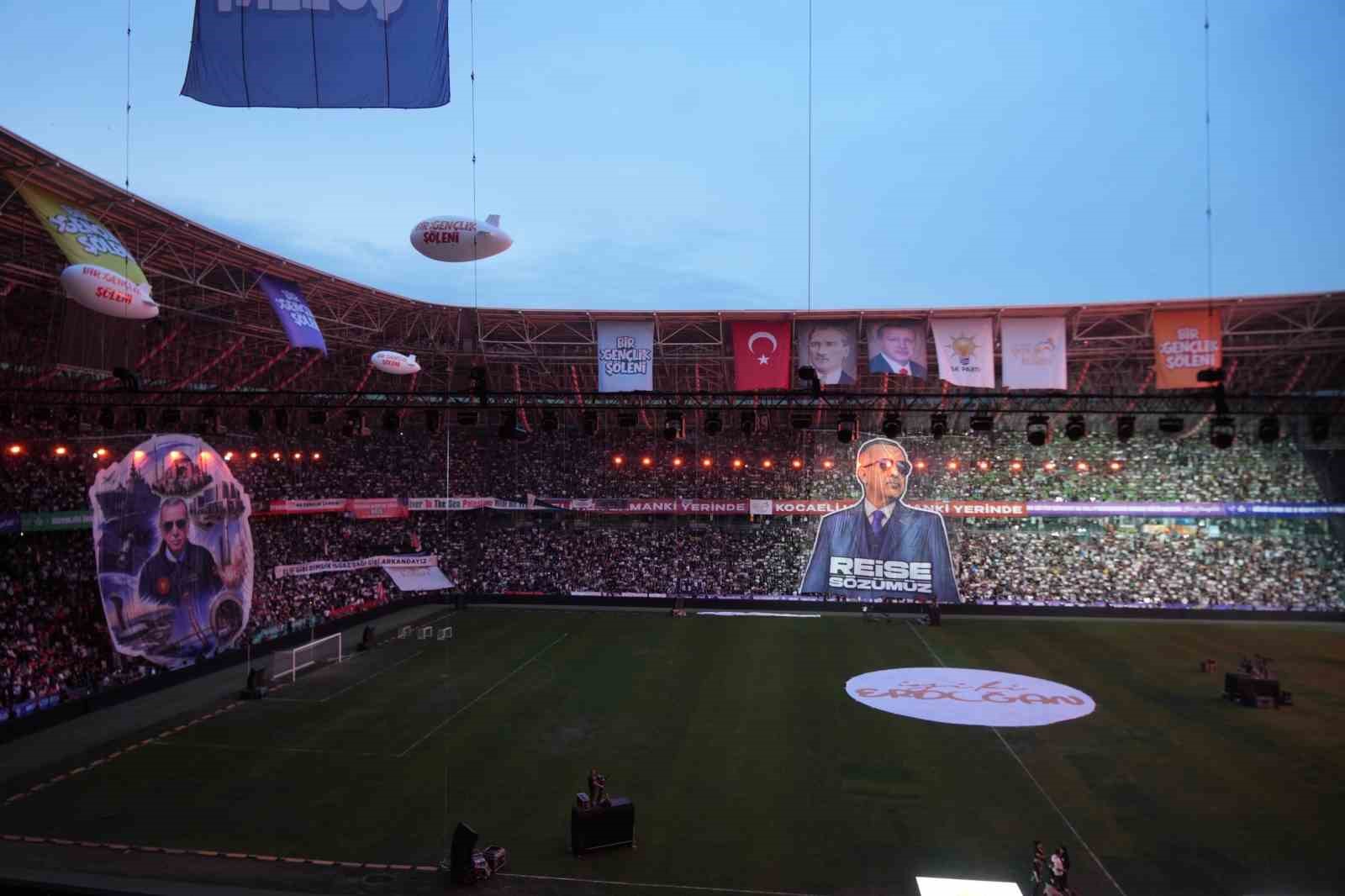 kocaeli semalarinda dronlarla ak parti ve cumhurbaskani erdogan koreografisi 5 XegH5sP9