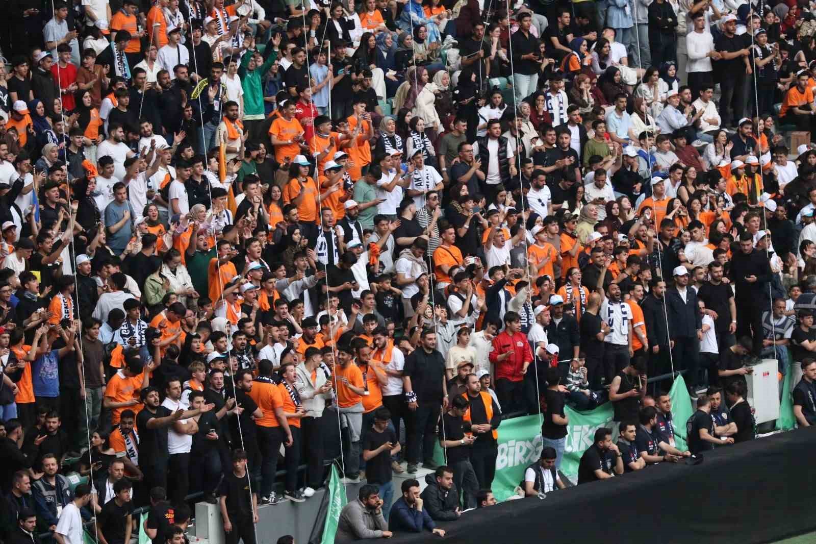 kocaeli stadyumunda zayn sofuoglundan motosiklet sovu 1 iQev4Kyq
