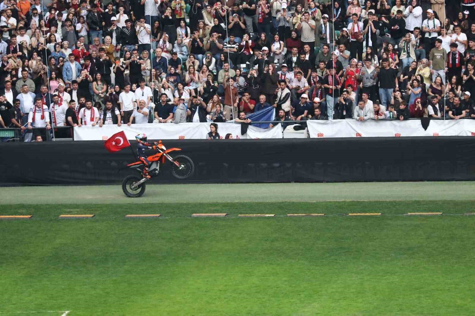 kocaeli stadyumunda zayn sofuoglundan motosiklet sovu 4