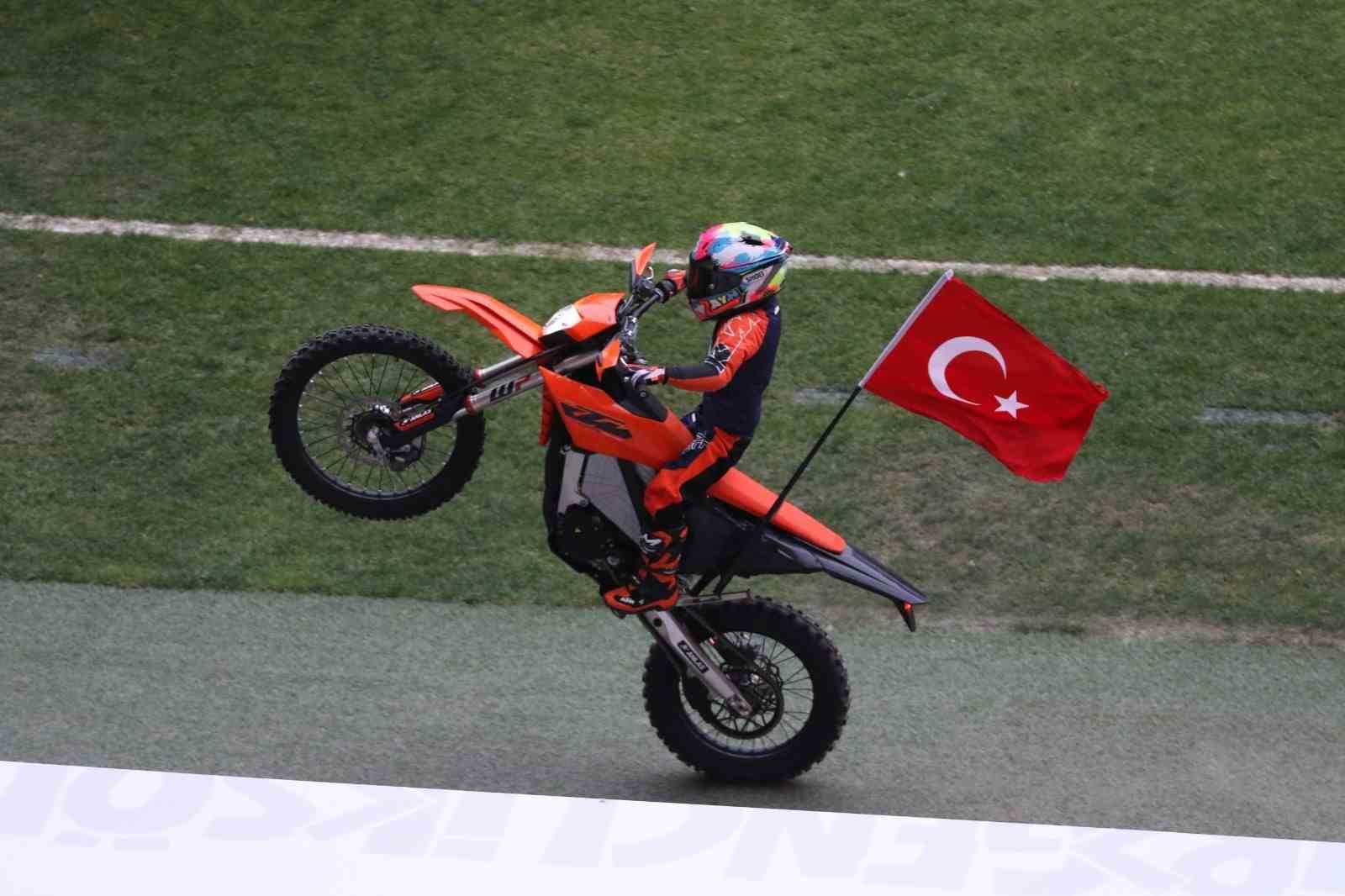 kocaeli stadyumunda zayn sofuoglundan motosiklet sovu 5