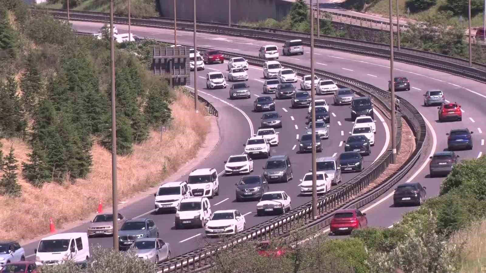 kocaeli tem otoyolunda kilometrelerce arac kuyrugu olustu 0