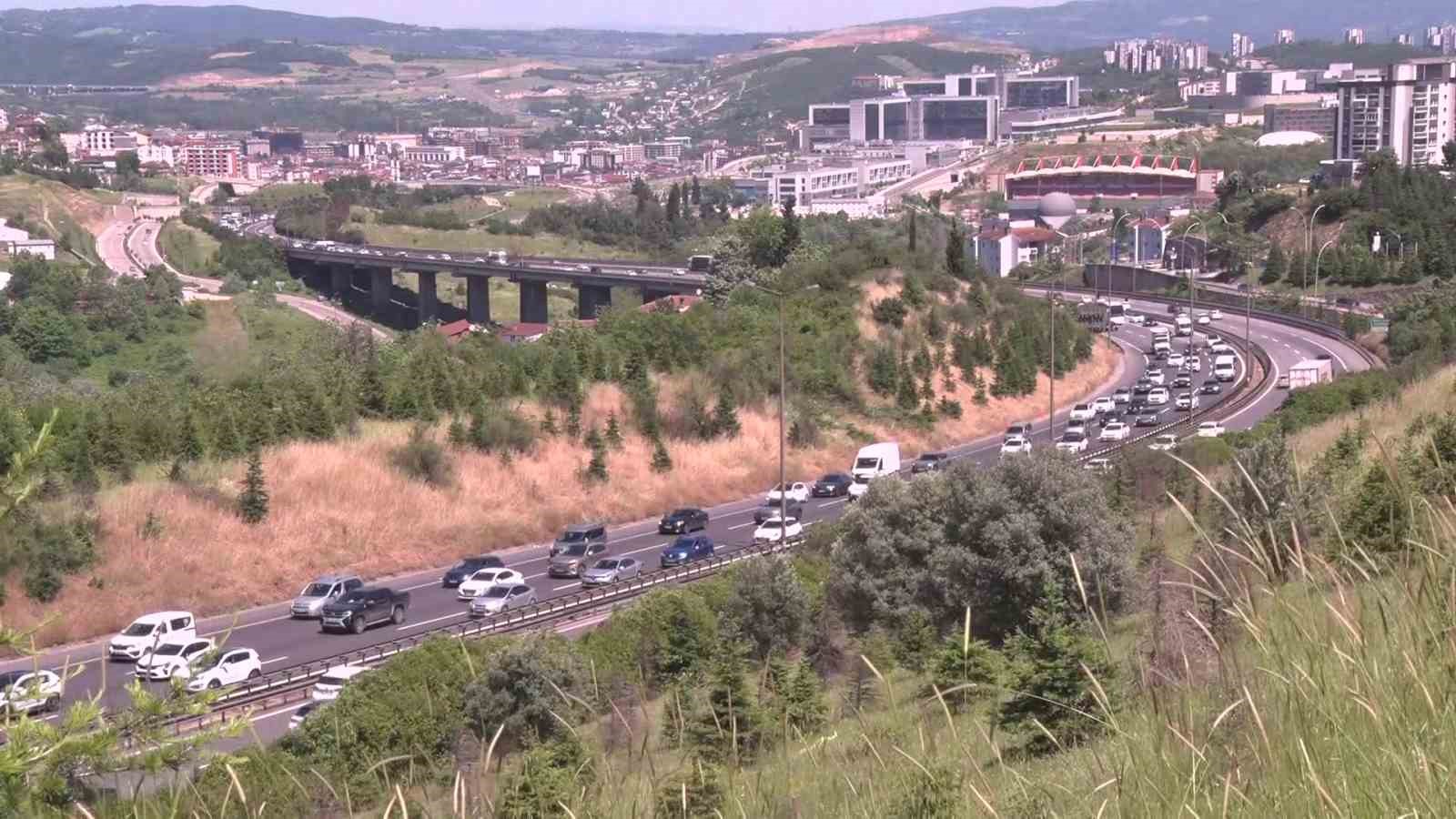 kocaeli tem otoyolunda kilometrelerce arac kuyrugu olustu 1 rVcMncQz