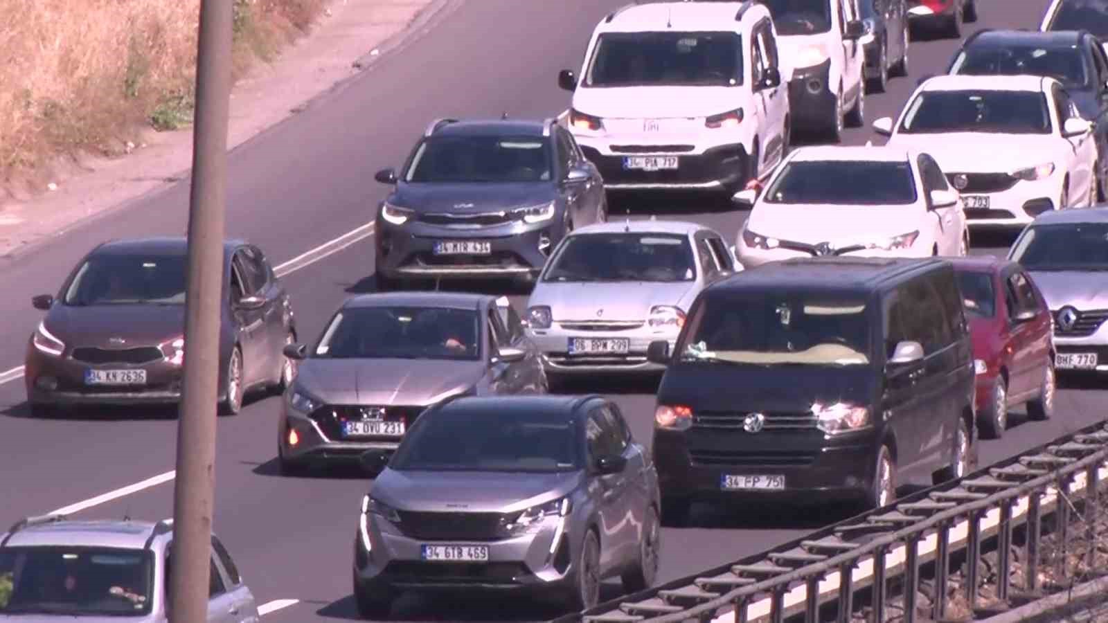 kocaeli tem otoyolunda kilometrelerce arac kuyrugu olustu 4 JcBIVwVD