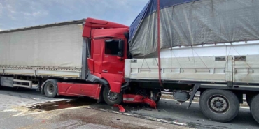 kocaeli-temde-6-tir-birbirine-girdi-ankara-yonu-trafige-kapandi-qrjcgWry.jpg