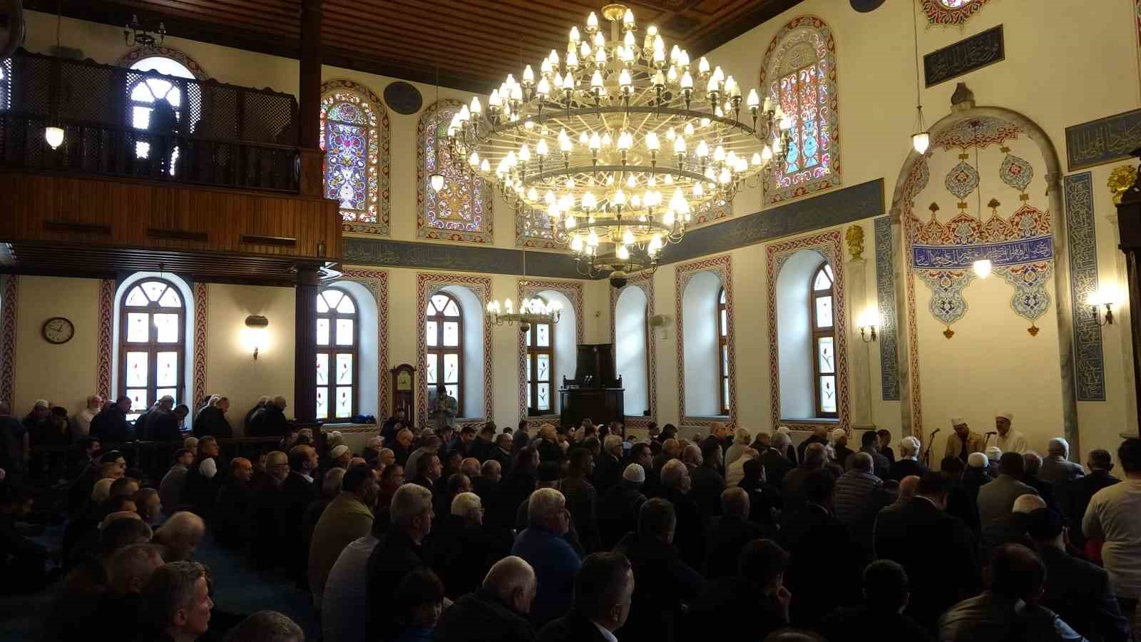 Kocaeli Valisi Aktaş, Atatürk’ün ölümünün 87. yılı için okutulan mevlide katıldı 5 kocaeli valisi aktas ataturkun olumunun 87 yili icin okutulan mevlide katildi 1 JNSLiHkz
