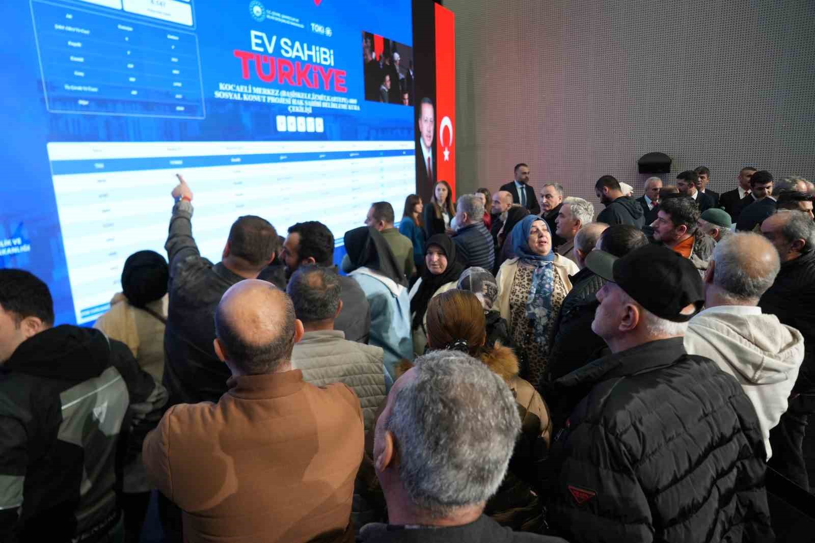kocaelide 10 bin 340 sosyal konutun kura cekimi bakan kurumun katilimiyla yapildi 2 9qNbIlzr