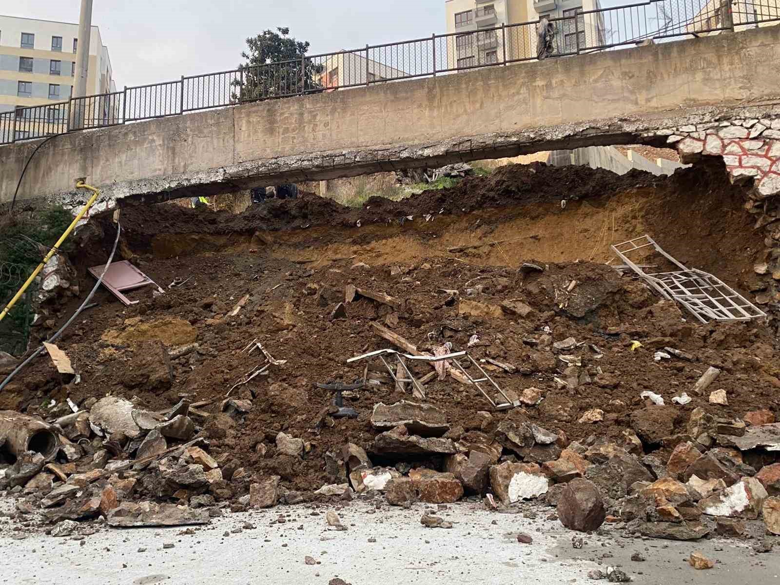 kocaelide 10 metrelik istinat duvari okul bahcesine devrildi 5 HXlDaLJj