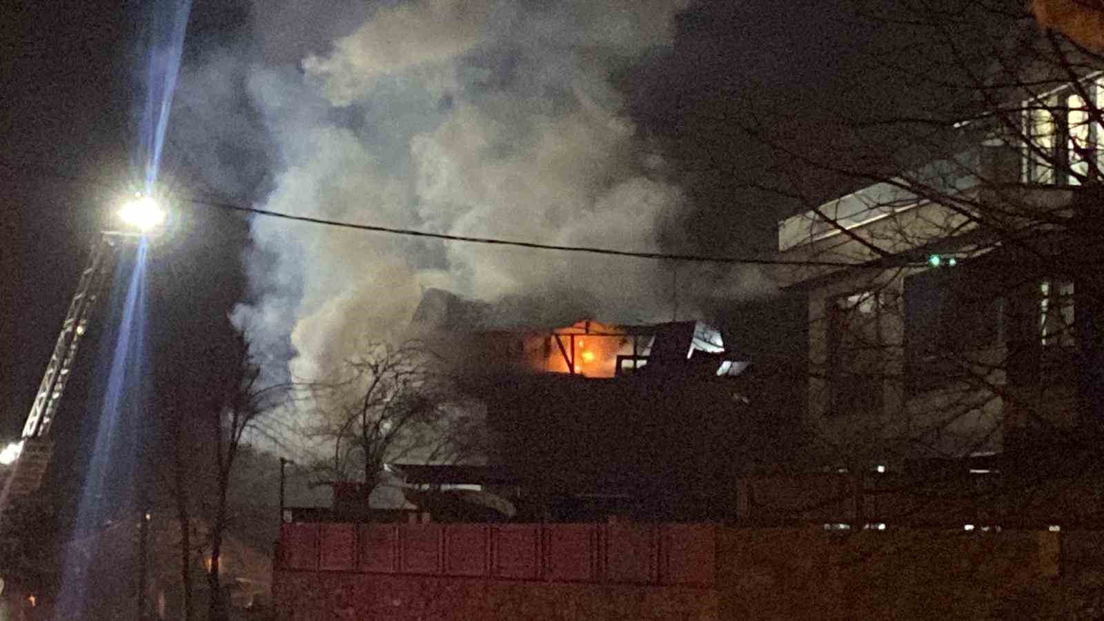 kocaelide 2 katli evin catisi alevlere teslim oldu 4 1tlzrvbl