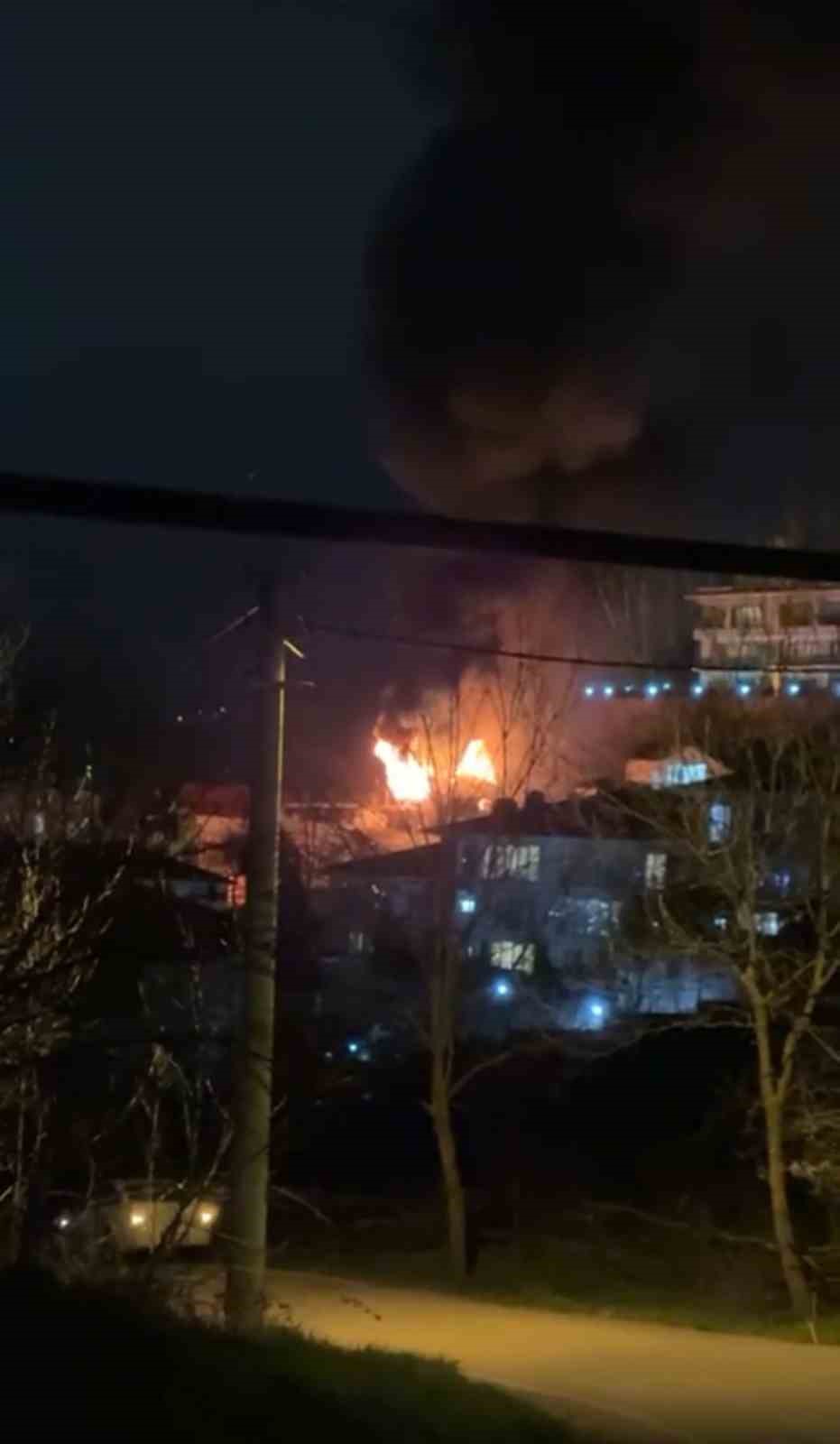 kocaelide 2 katli evin catisi alevlere teslim oldu 7 BYJrzN4H