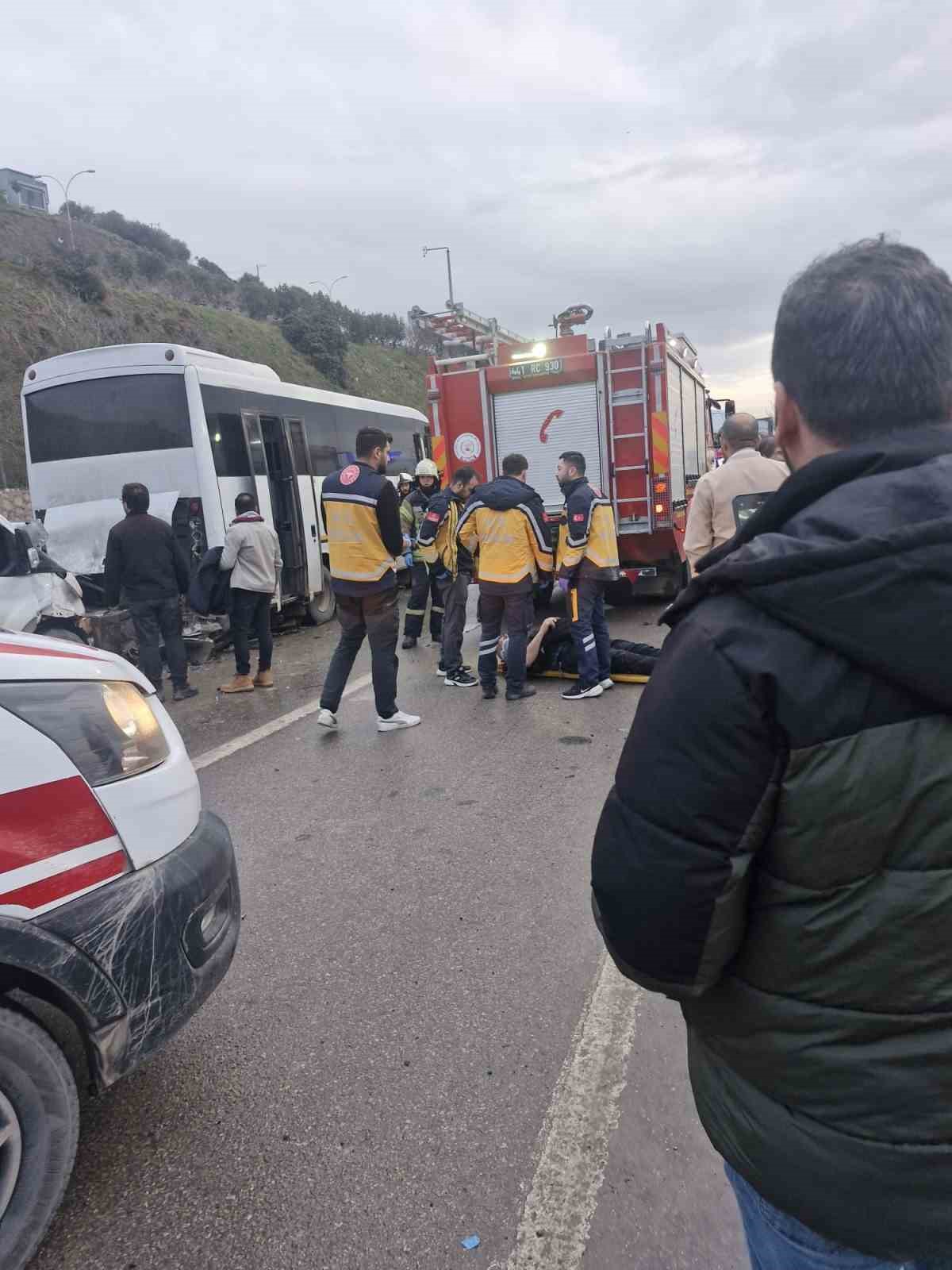 kocaelide 3 aracli zincirleme kaza 7 yarali 3 f1U53m6D