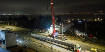 kocaelide-700-tonluk-vincle-9-saatlik-gece-operasyonu-MbByNJIy.jpg