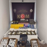 kocaelide-8-adrese-es-zamanli-baskin-1-ton-160-kilo-tutun-ele-gecirildi-H6YQckzc.jpg