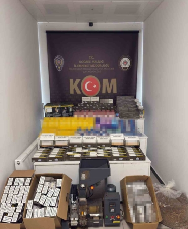 kocaelide-8-adrese-es-zamanli-baskin-1-ton-160-kilo-tutun-ele-gecirildi-H6YQckzc.jpg